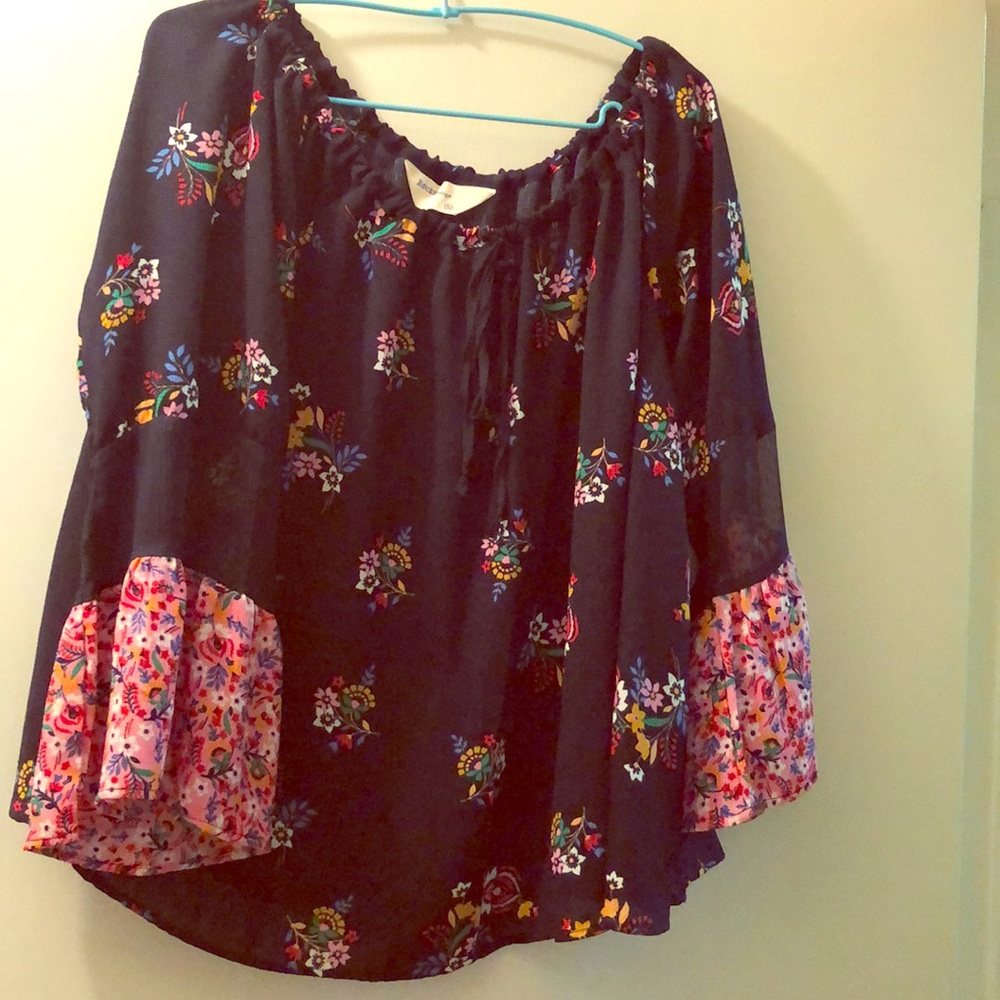 Adorable floral print blouse